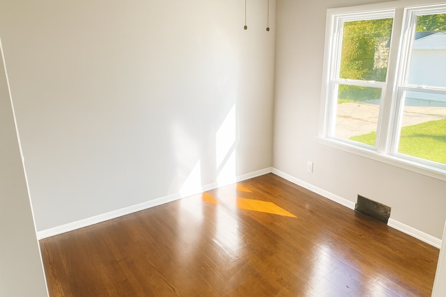 Building Photo - Charming 3-Bedroom Home for Rent in Cleveland