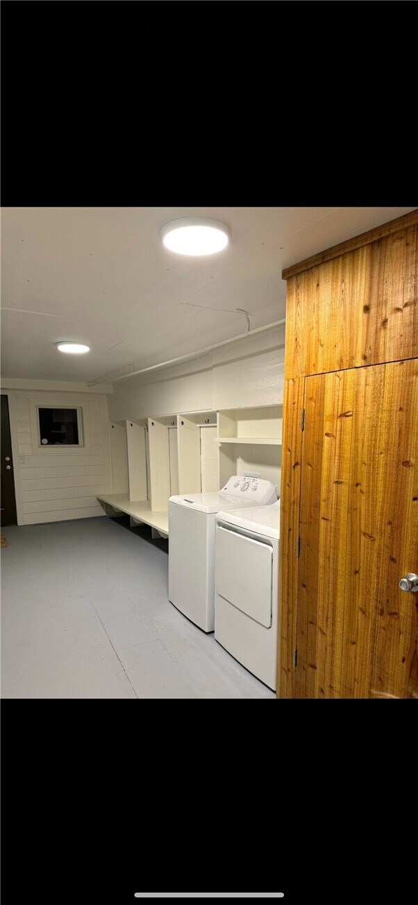 Building Photo - 872 Butterfield Ave