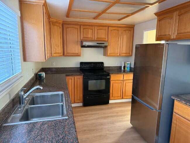 Building Photo - Spacious Blossom Valley Home