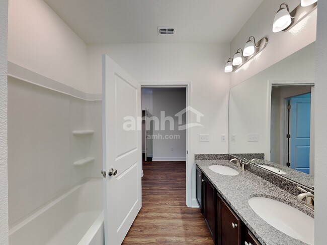 Building Photo - 5915 Hampton Creek Rd