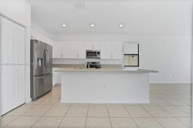 Building Photo - 11036 W 35th Way