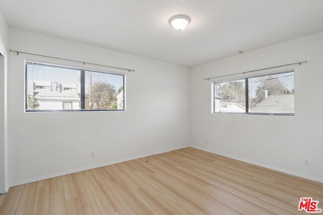 Building Photo - 5429 Troost Ave