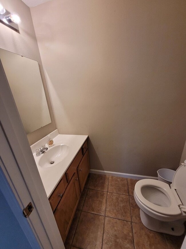 Building Photo - 416 Shade Tree Ln