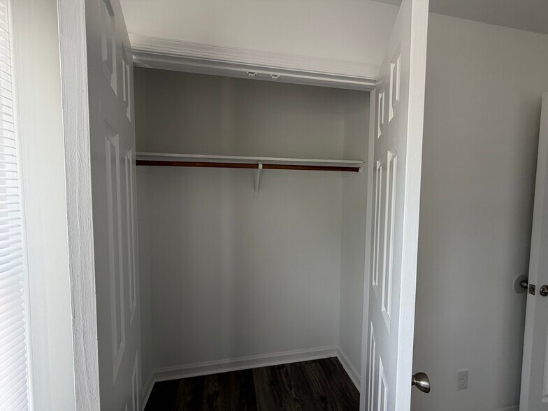 Building Photo - 5701 Wildberry Dr