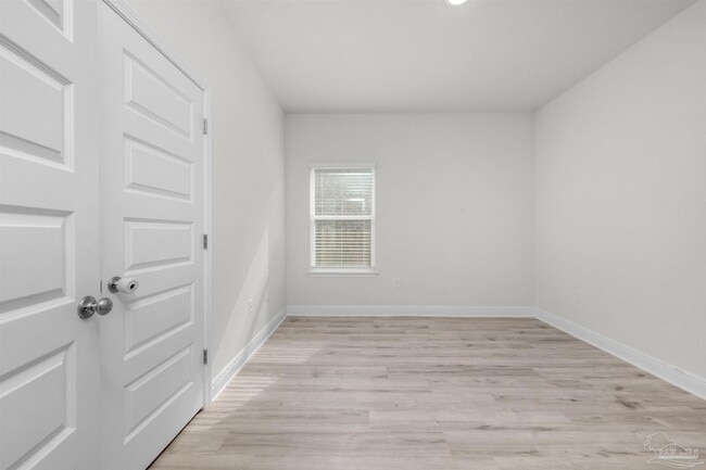 Building Photo - 7814 Burnside Lp