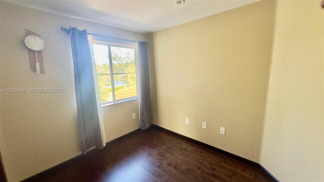 Building Photo - 1094 Redwood St