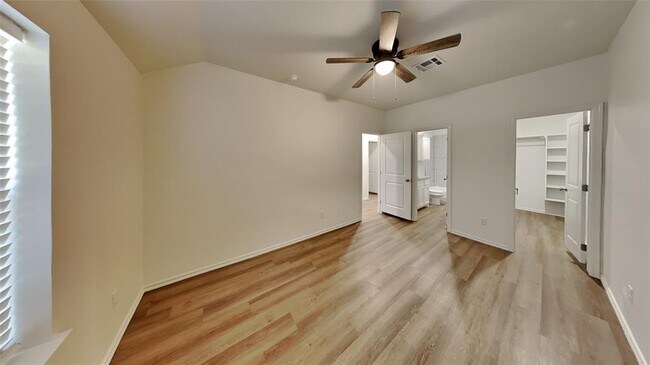 Building Photo - 11517 University Dr