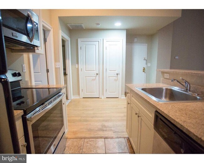 Building Photo - 1100 Spruce St