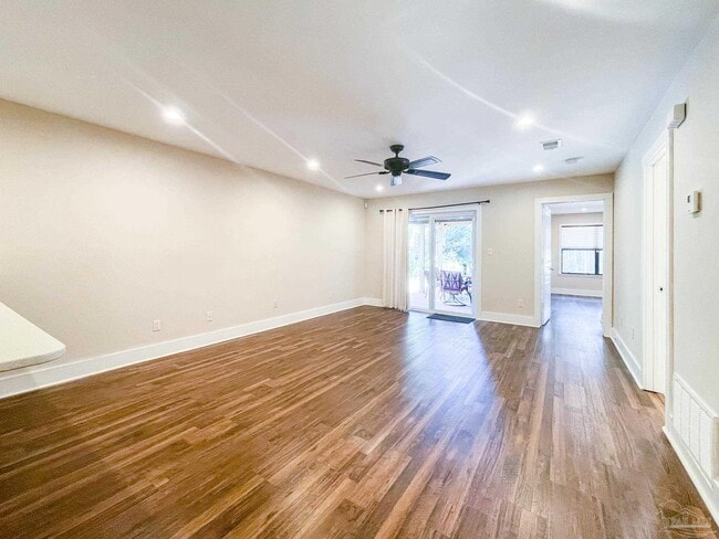 Building Photo - 3300 N Sugartree St