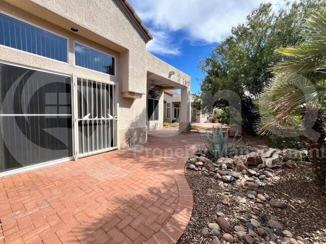 Building Photo - 13853 N Lobelia Way