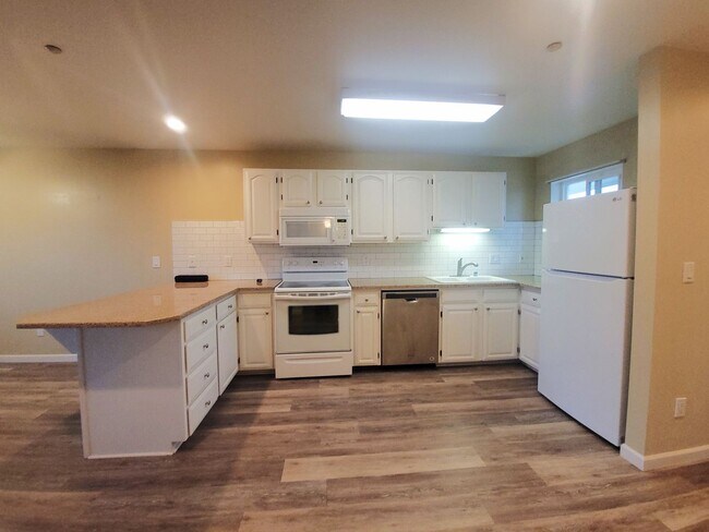 Building Photo - Bayview Townhouse Condo in Blaine with Gar...