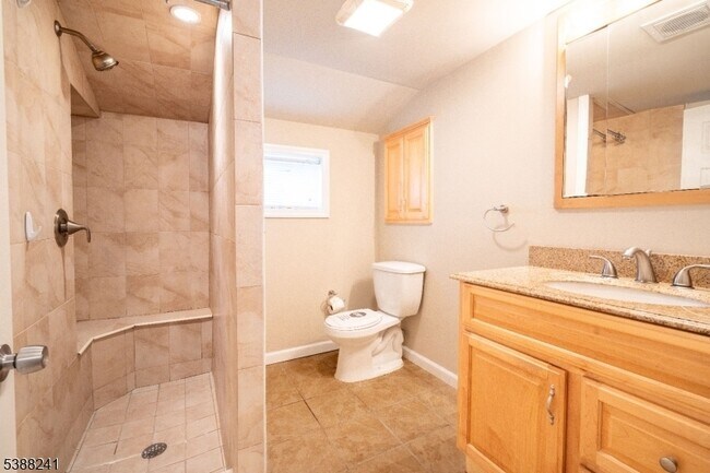 Building Photo - 354 Maxim Dr