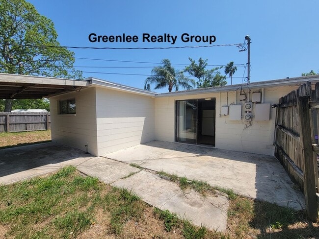 Building Photo - Cozy 2 Bed/1 Bath Duplex Apt with a Carport and Large Fenced Back Yard!