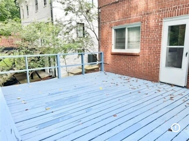 Building Photo - 1179 Lynmoor Dr NE