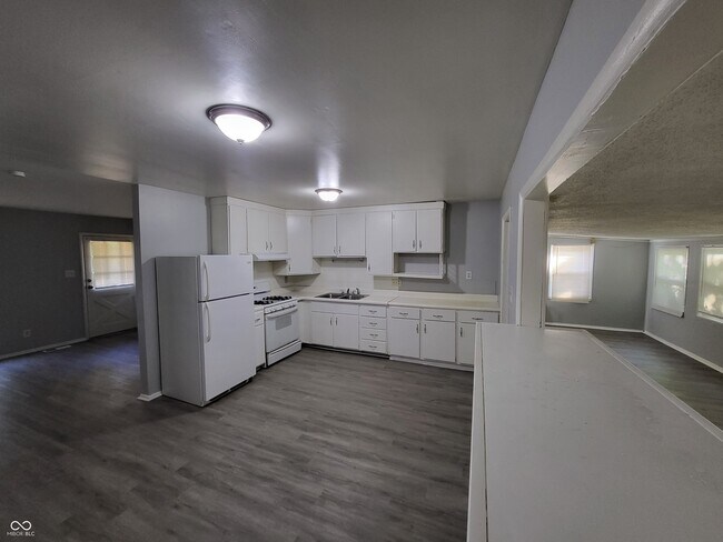 Building Photo - 4113 Diller Dr