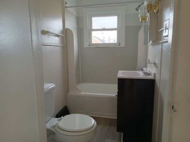 Building Photo - 133-135 Bank st