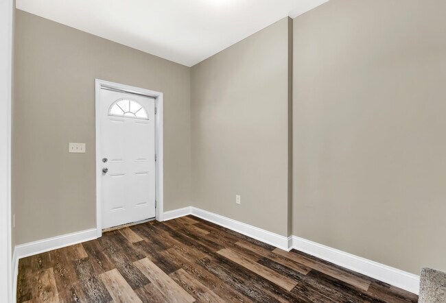 Building Photo - 3 Bedroom Rowhome- West Baltimore City