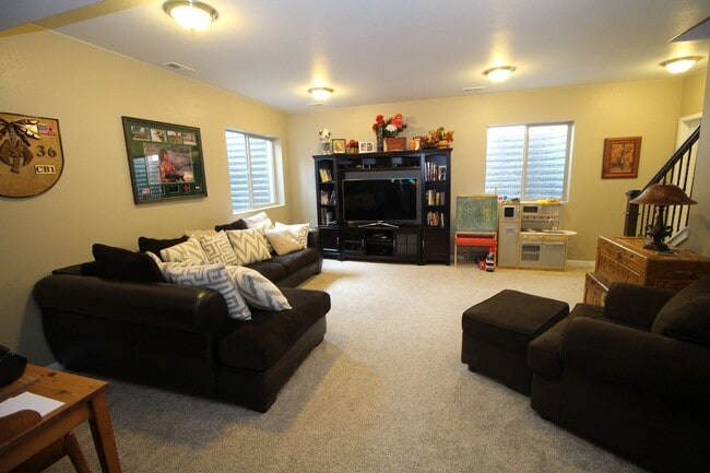 Building Photo - Amazing 4bdrm home in Forest Lakes