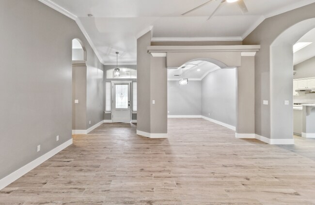 Building Photo - 3451 Woodbury Dr