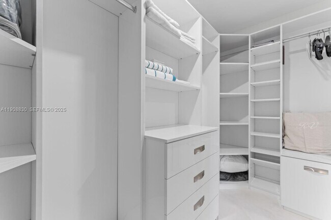 Building Photo - 19217 Fisher Island Dr