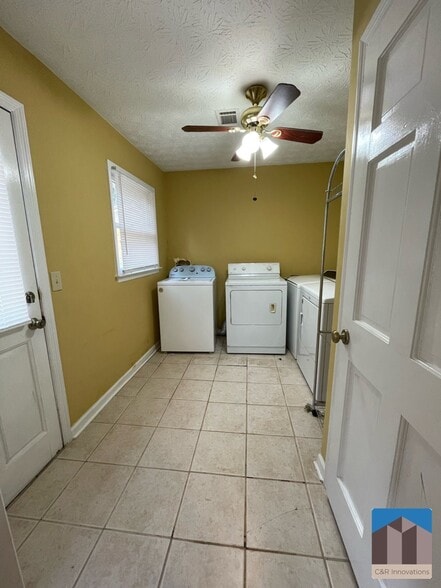 Building Photo - 2273 Windland Dr