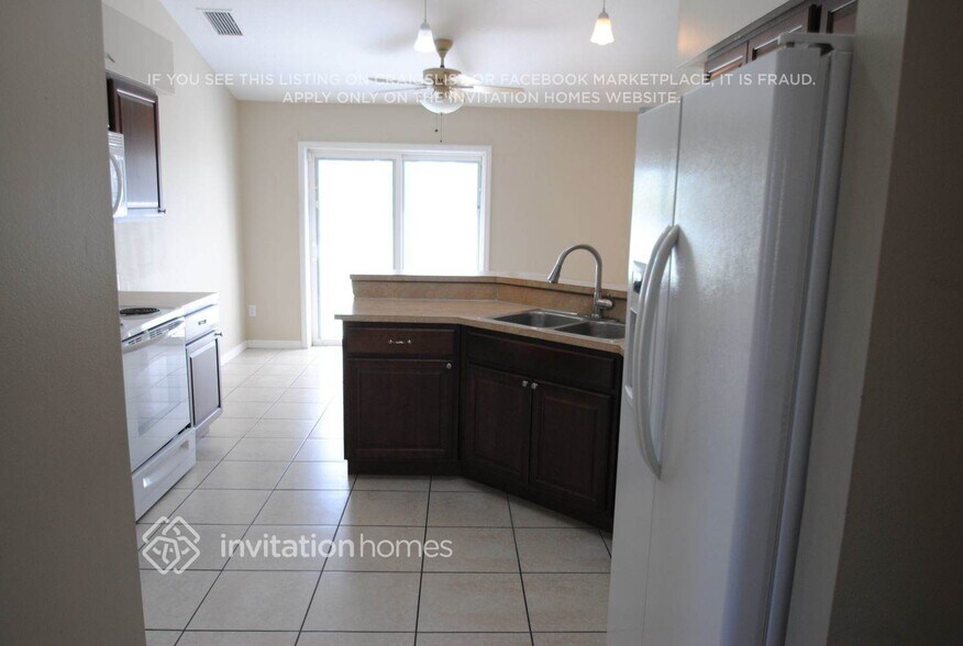 Building Photo - 936 Forest Hill Dr