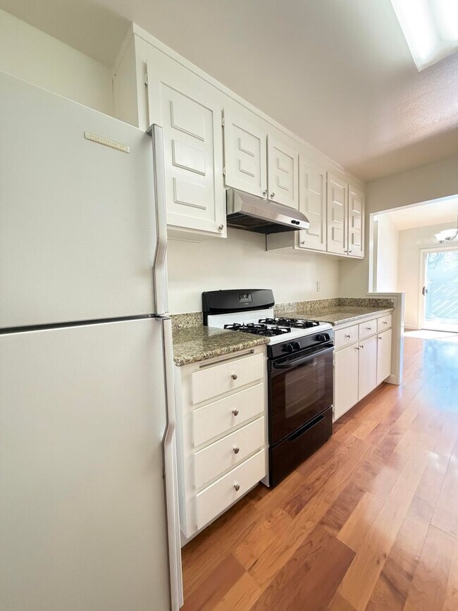 Building Photo - 3555 Magnolia Dr