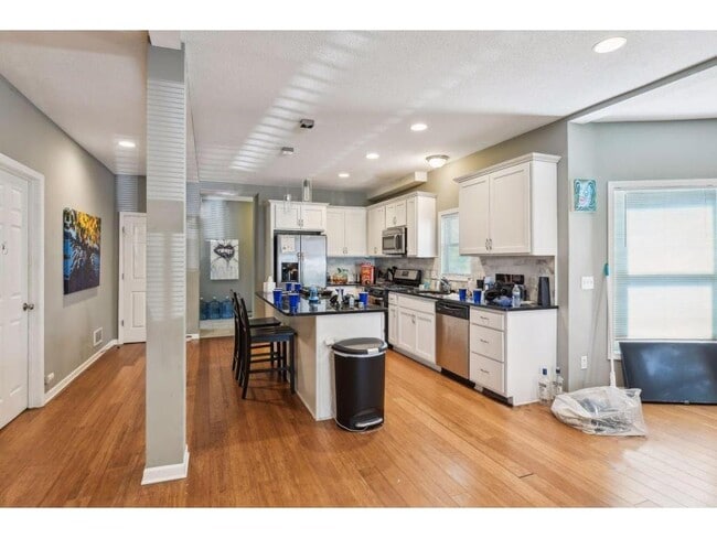 Building Photo - 3023 Dupont Ave S