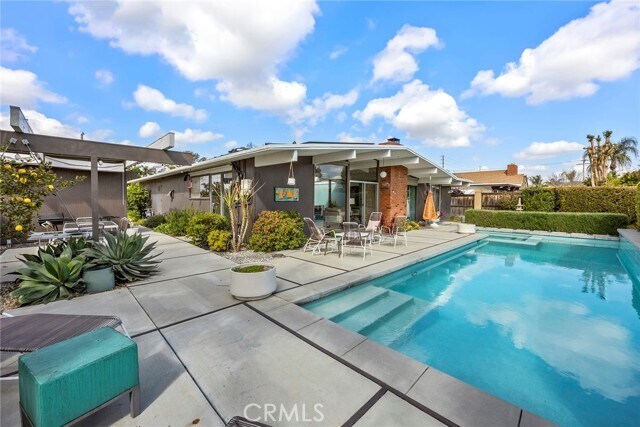 Building Photo - 1291 N Linda Vista St