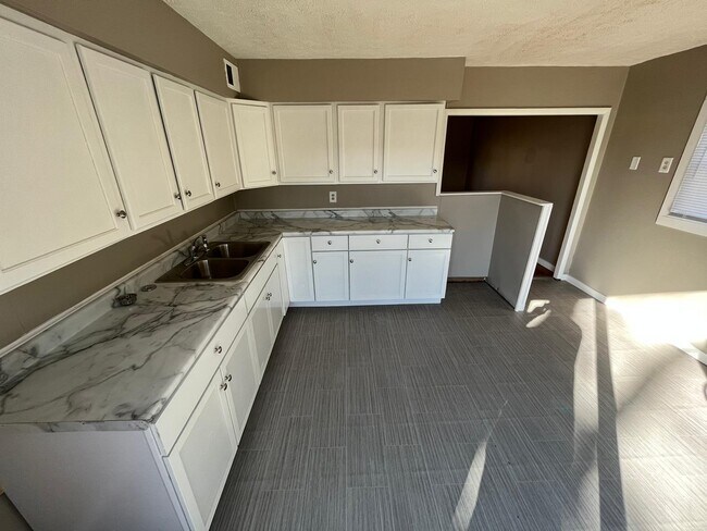 Building Photo - 1107 Hiatt St