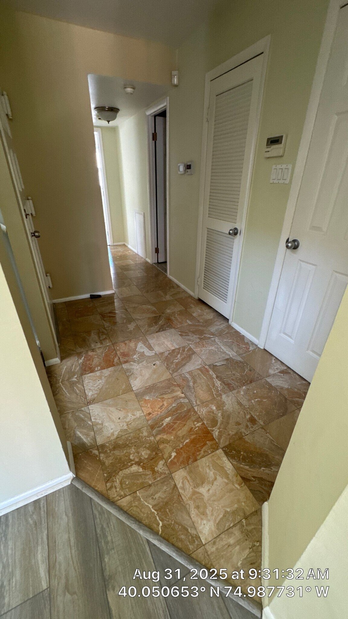 Foyer w/ Two Large Walk-In Closets - 9541 James St
