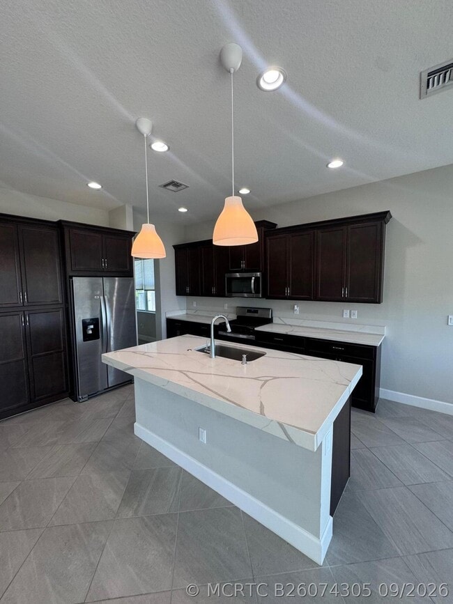 Building Photo - 5585 Macoon Wy