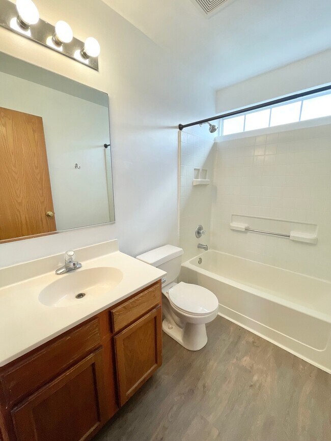 Building Photo - 1814 Van Dyke Ln