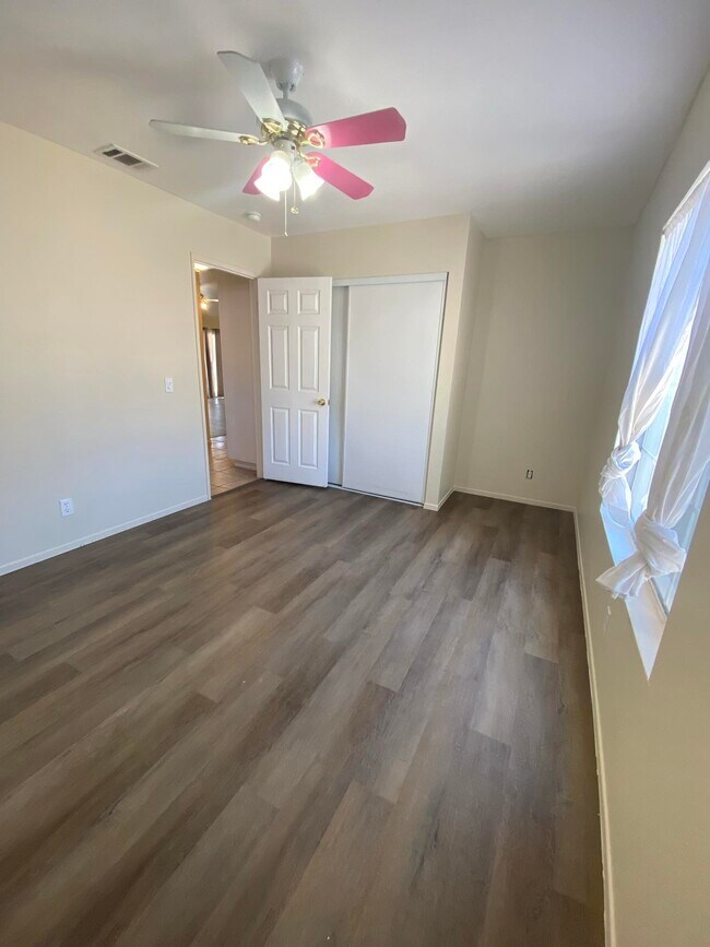 Building Photo - 11215 Westbrook Dr