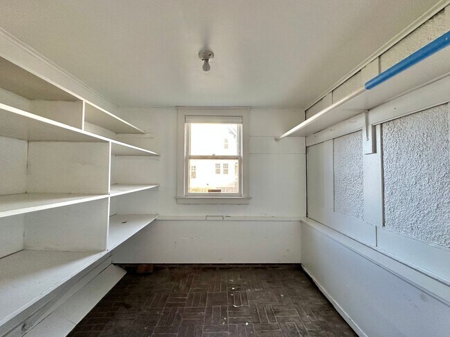 Building Photo - 671 Prospect St