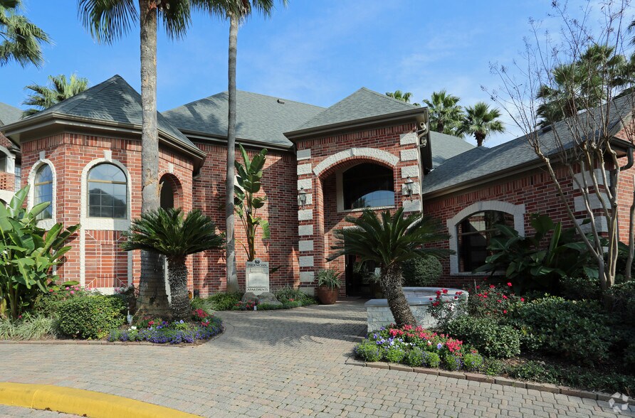 Phoenician 2345 Bering Dr Houston TX 77057 Apartment Finder