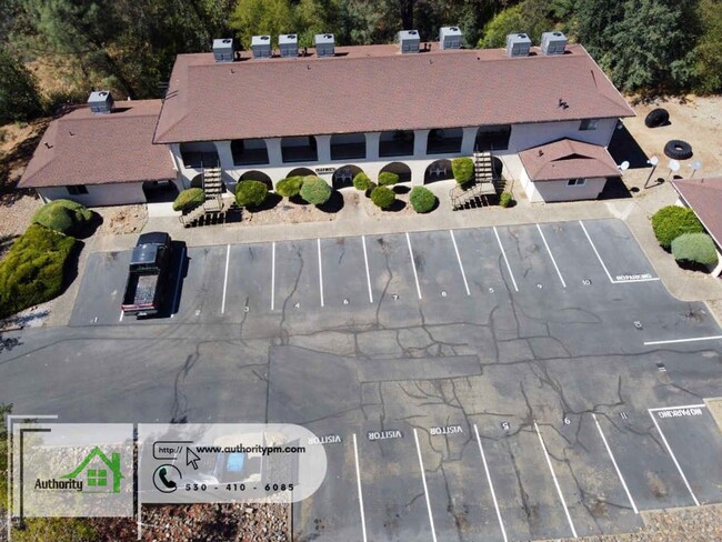 Interior Photo - 300 Boulder Creek Dr, Redding, CA 96003