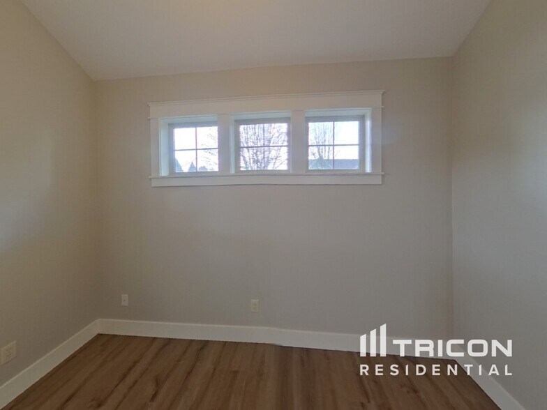 Building Photo - 2429 NW Zinfandel Loop