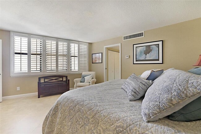 Building Photo - 2800 N Ocean Dr