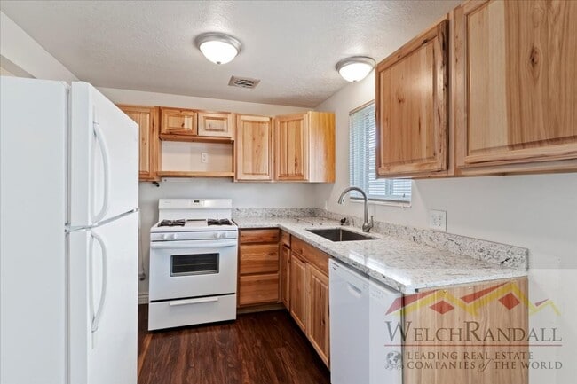 Building Photo - 2 Bedroom 1 Bath Duplex in Riverdale