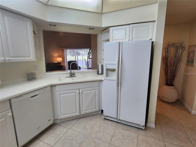 Building Photo - 6566 Fairway Gardens Dr