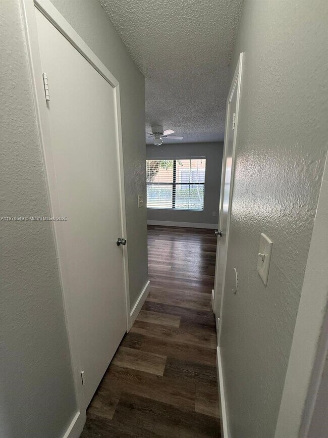 Building Photo - 15600 SW 106th Ln