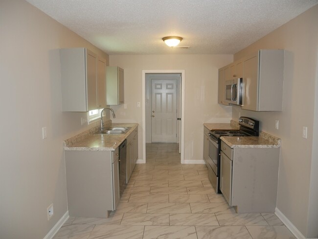 Building Photo - 4651 Addington Dr