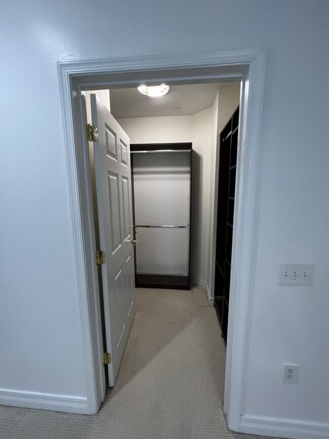 Building Photo - 1600 Arch St