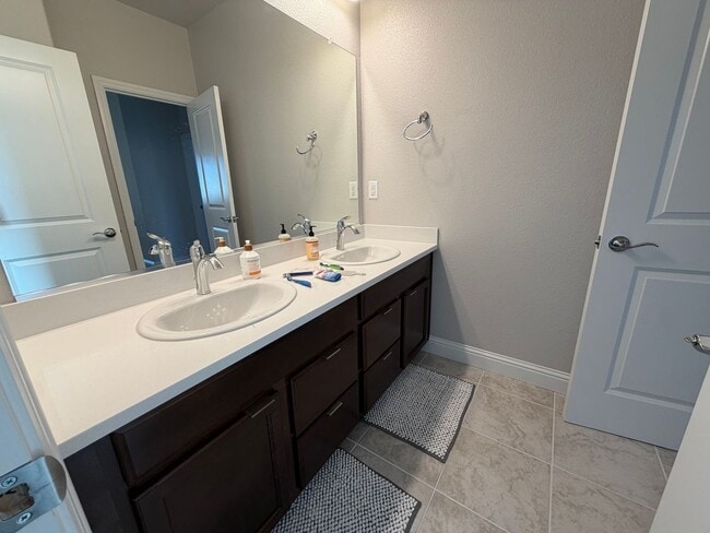 Building Photo - Beautiful 5 bedroom, 4 bathroom 2 story home in Rancho Cordova!!!