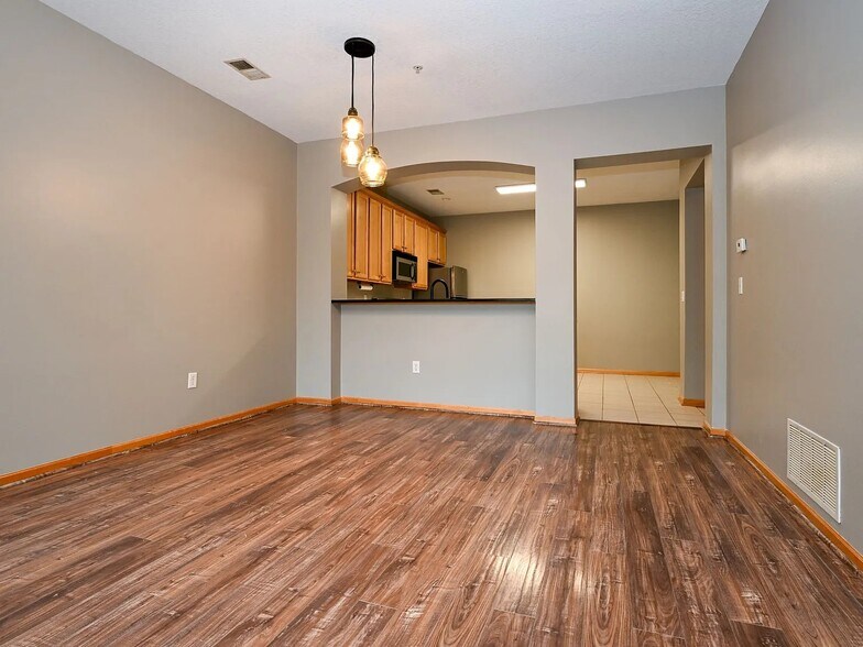 Building Photo - 770 Wisconsin Ave N