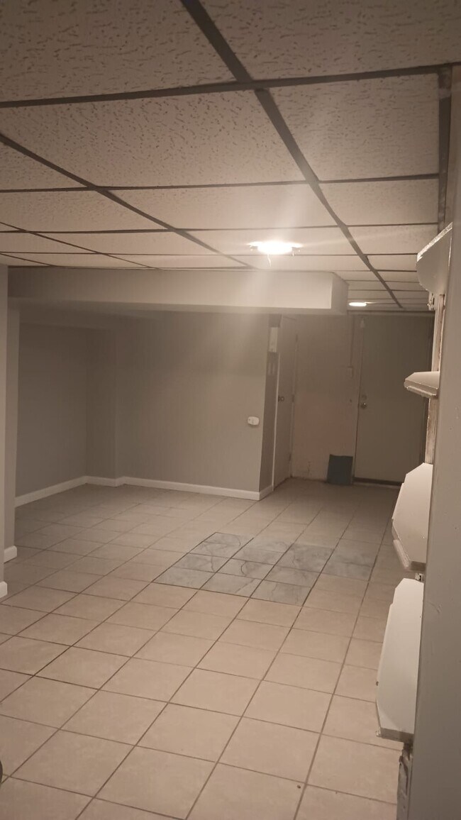 Building Photo - 504 Roundview Rd