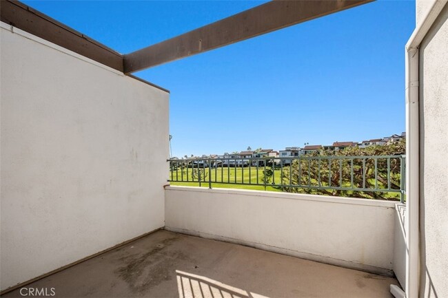 Building Photo - 707 Calle Los Olivos