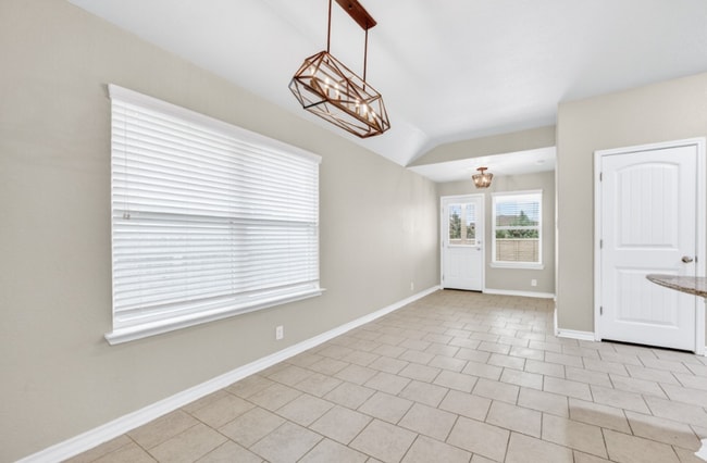 Building Photo - 8745 Ironwood Hill