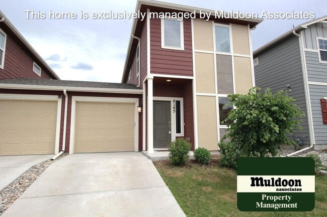 Building Photo - Beautiful end unit townhome
